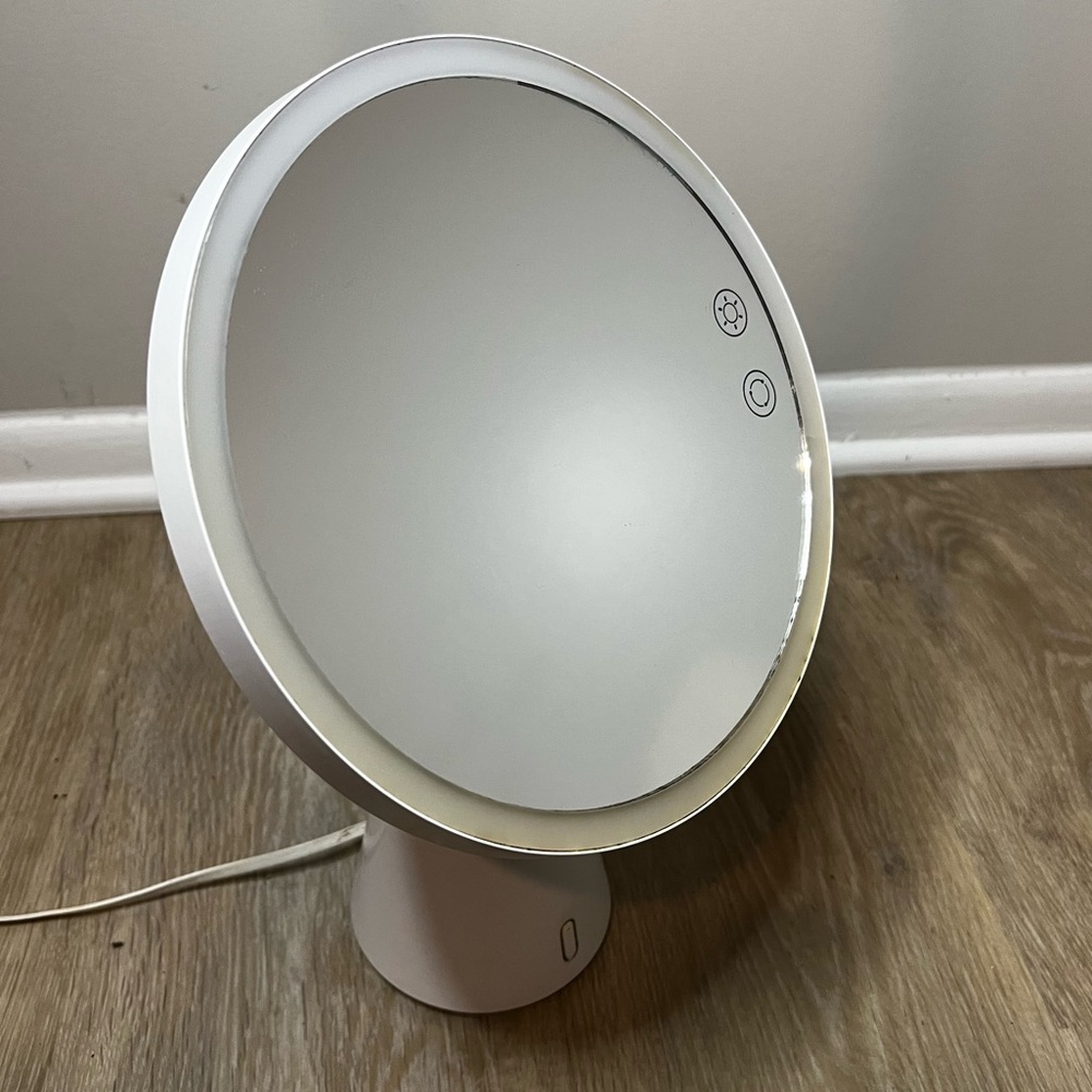 Vanity Mirror with Led Lighting and Bluetooth Speaker